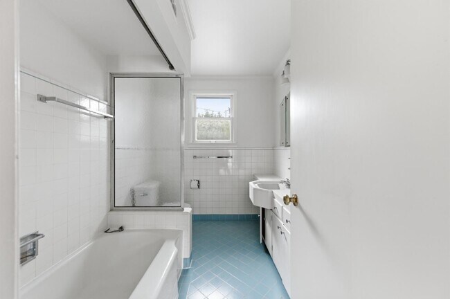 Building Photo - 8 Patricia Pl