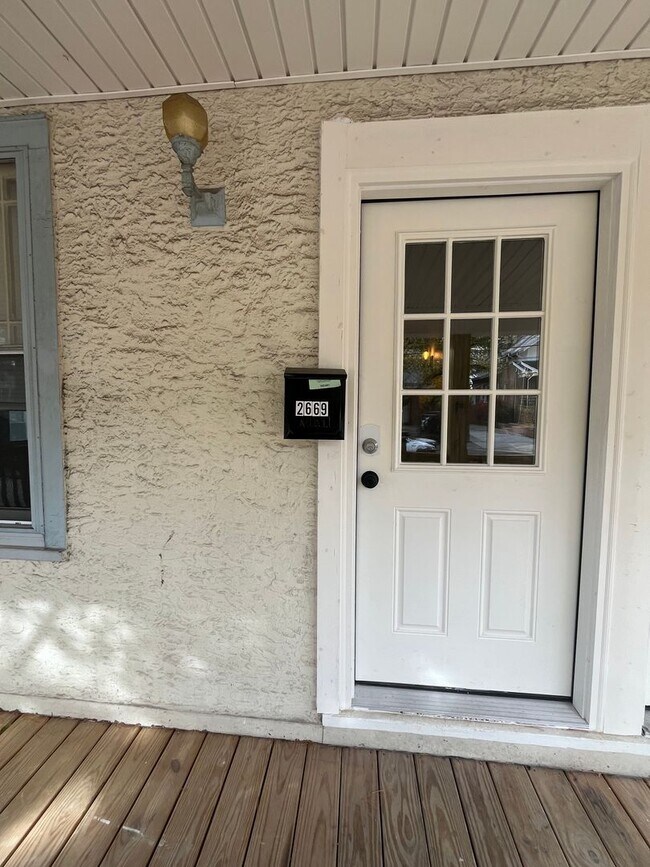 Building Photo - Updated 3 Bedroom Duplex