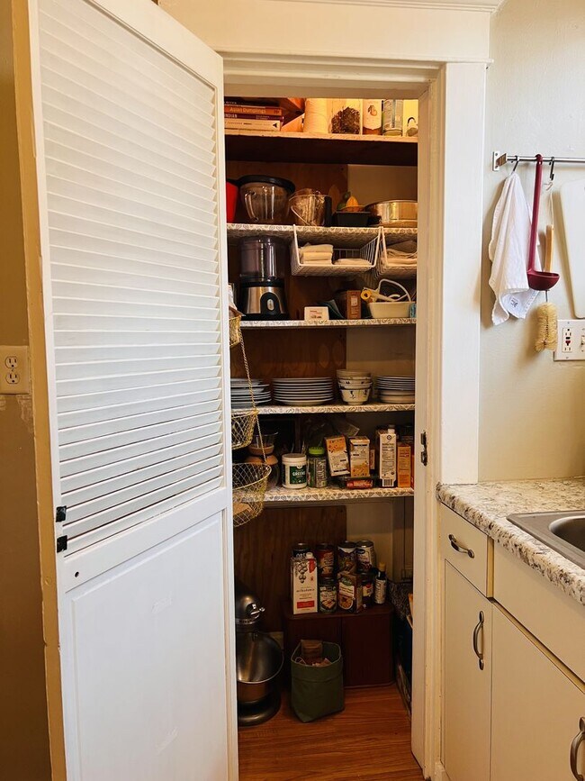 Building Photo - 3668 Wilmington Ave