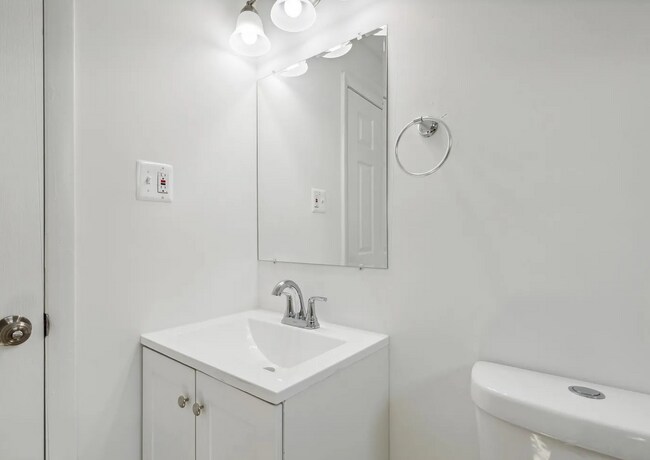 Building Photo - 5522 Lanham Way