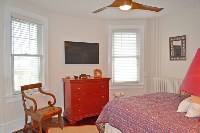 Building Photo - 16 S Somerset Ave