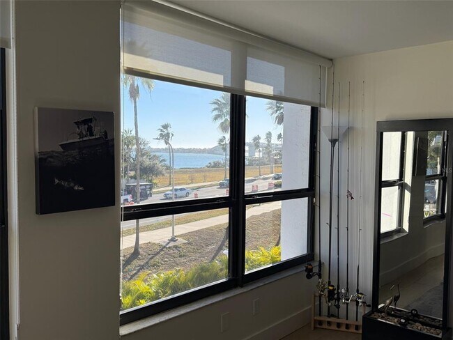 Building Photo - 11 Sunset Dr