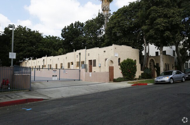 Building - 1165 N Orange Grove Ave