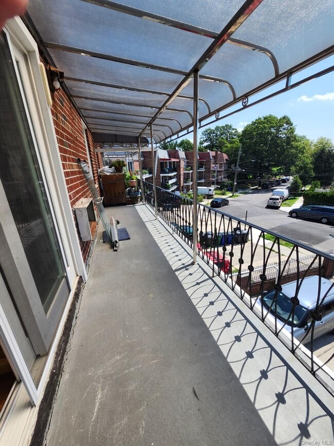 Building Photo - 165-19 Chapin Pkwy