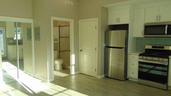 Building Photo - 6644 Forbes Ave