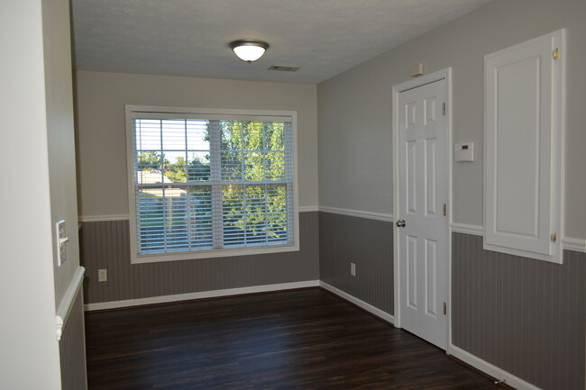 Building Photo - 3012 Nancy Dr