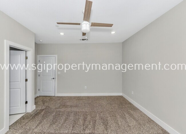 Building Photo - 3604 Aaron Pl