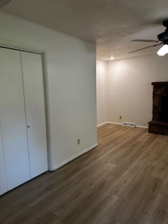 Building Photo - Fully Remodeled Home!