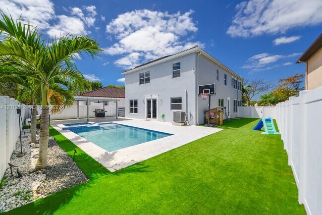 Building Photo - 9101 SW 169th Pl