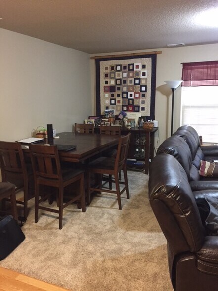 Living Room / Dining Room - 383 NE Sandalwood