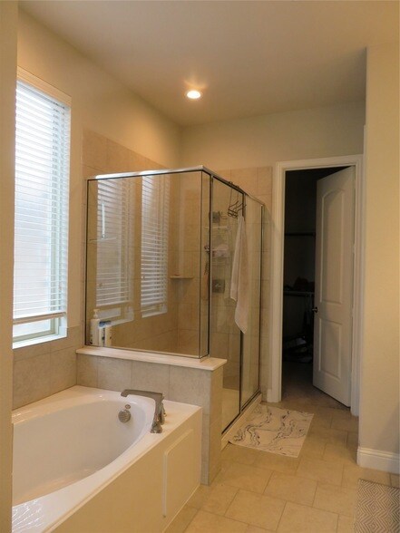 Building Photo - 5616 Amphora Ave