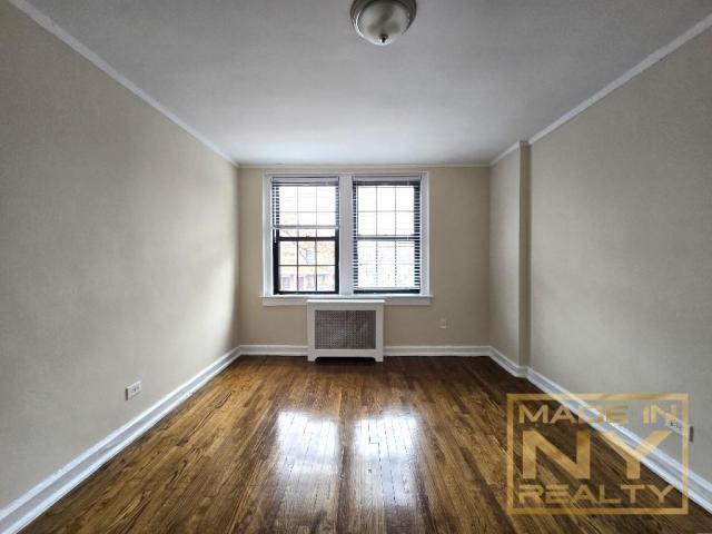 Building Photo - 2 bedroom in SUNNYSIDE GARDENS NY 11104