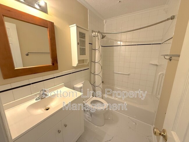 Building Photo - 9423 Fairmead Dr