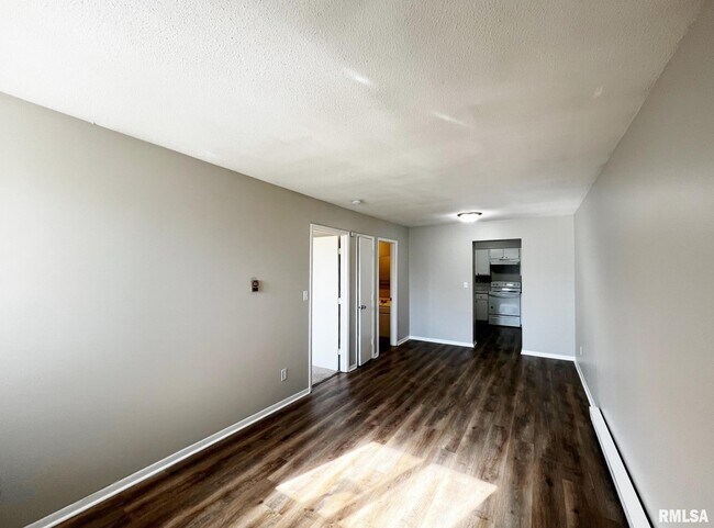 Building Photo - 15804 3rd St