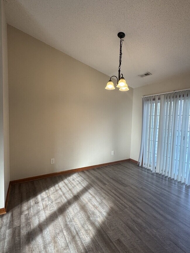 Building Photo - 101 May Ct