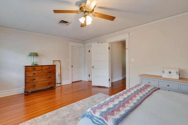 Building Photo - West Ghent