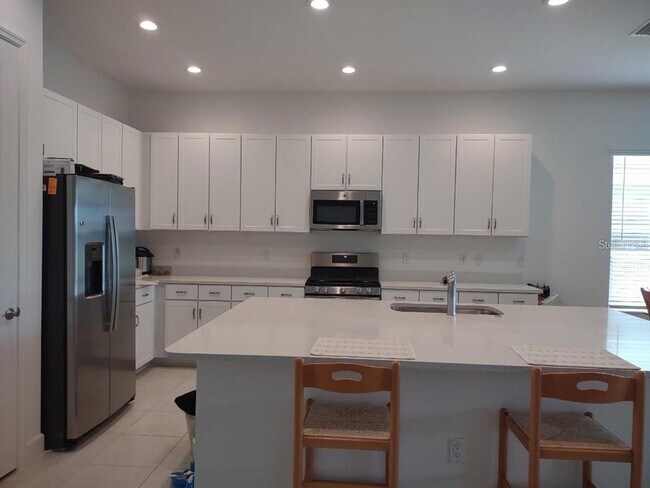 Building Photo - 32583 Tree of Life Ave