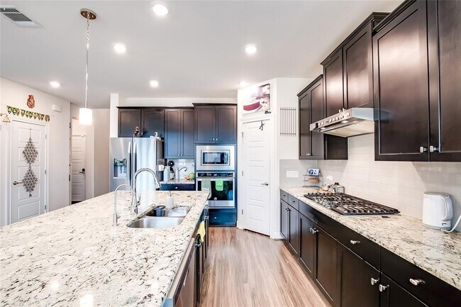 Building Photo - 508 Middle Brook Dr