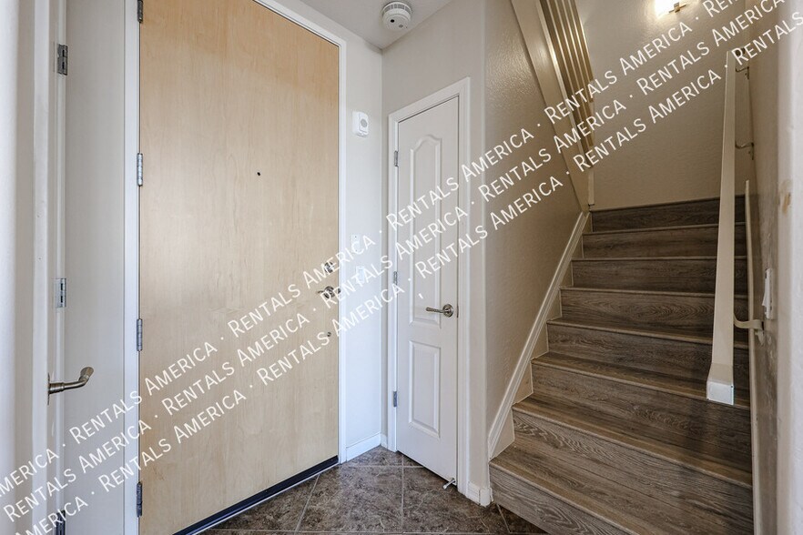 Building Photo - 16 W Encanto Blvd