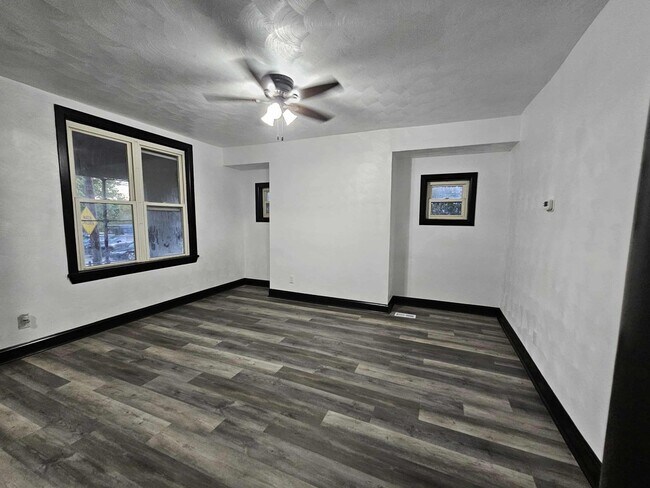 Building Photo - Charming 4 Bedroom 1 Bathroom Home for Rent!