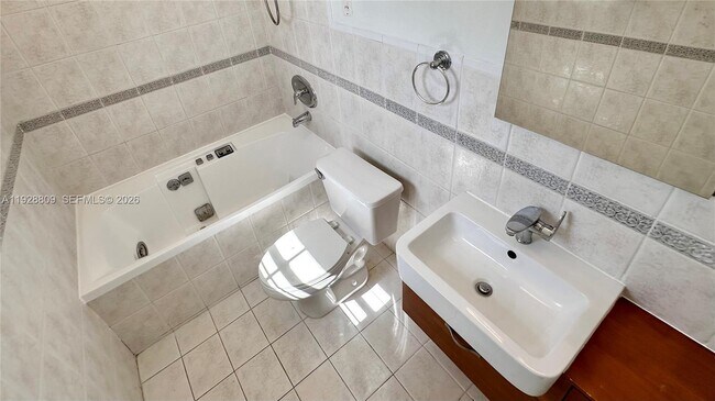 Building Photo - 7825 NE Bayshore Ct