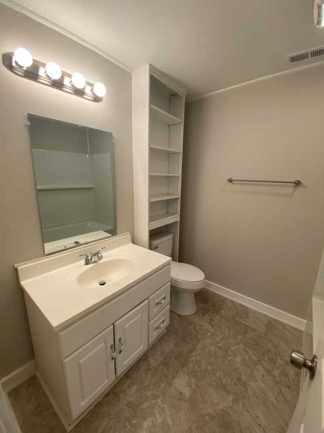 Building Photo - Remodeled 2 bed / 1 bath in Beaumont Villa...