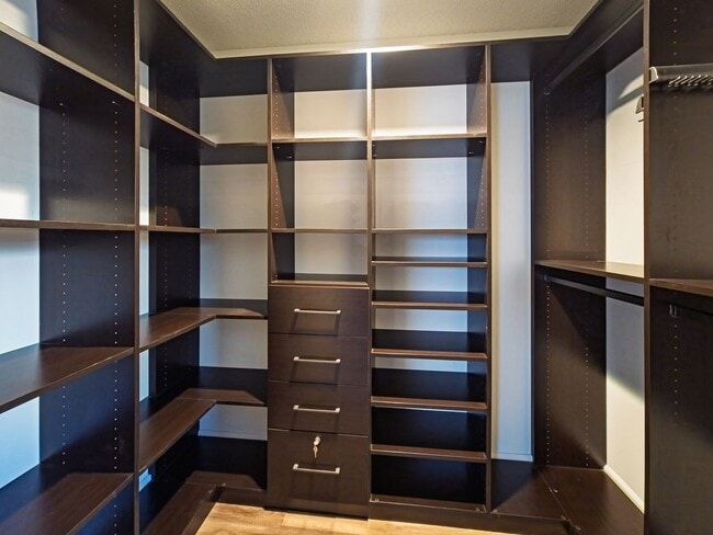 Building Photo - Stylish Condo in the Heart of Downtown Pasadena