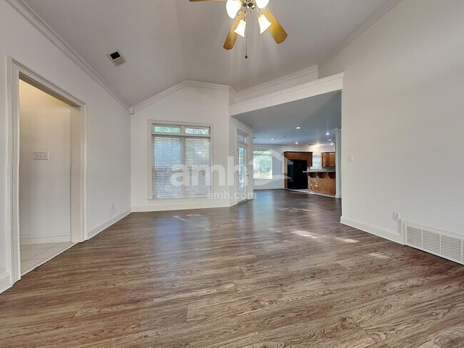 Building Photo - 1015 Warwick Pl