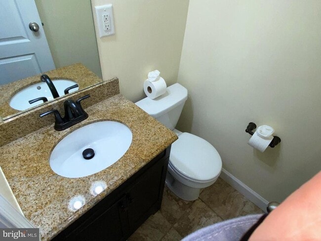 Building Photo - 204 Brecknock Terrace E