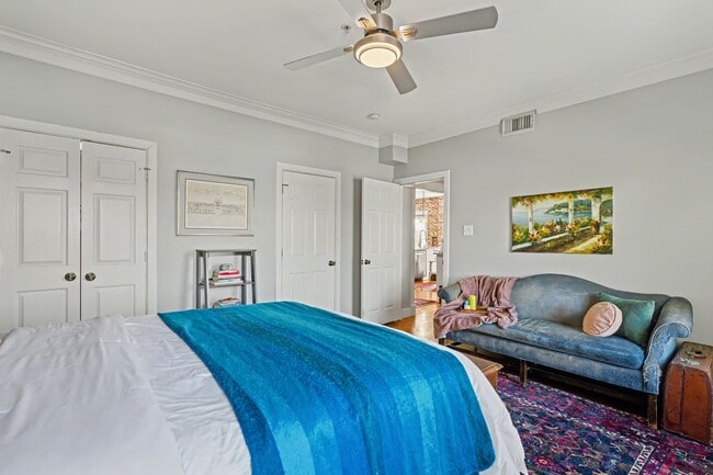 Building Photo - 215 W Norma St