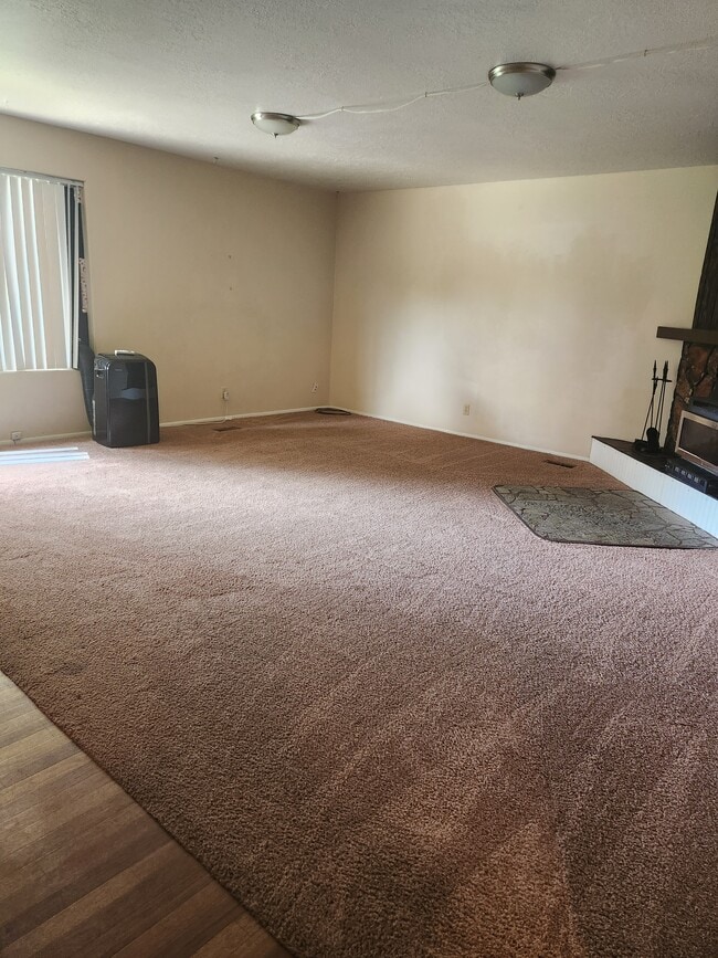 Building Photo - 425 Park Terrace Dr