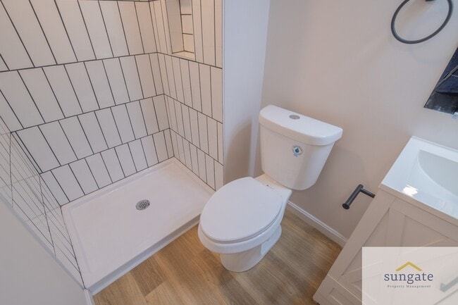 Building Photo - 1911 Eastern Ave