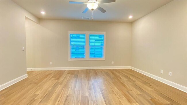 Building Photo - 1040 Knoxboro Ln