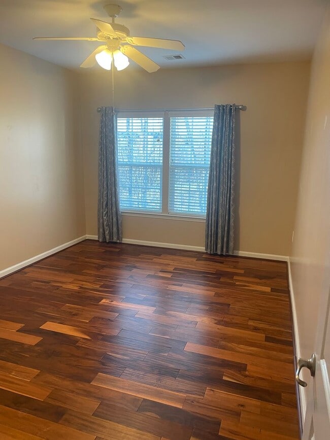 Building Photo - Updated 2  Bedroom, 2 Bath Condo  - Westwood Village at Charter Colony