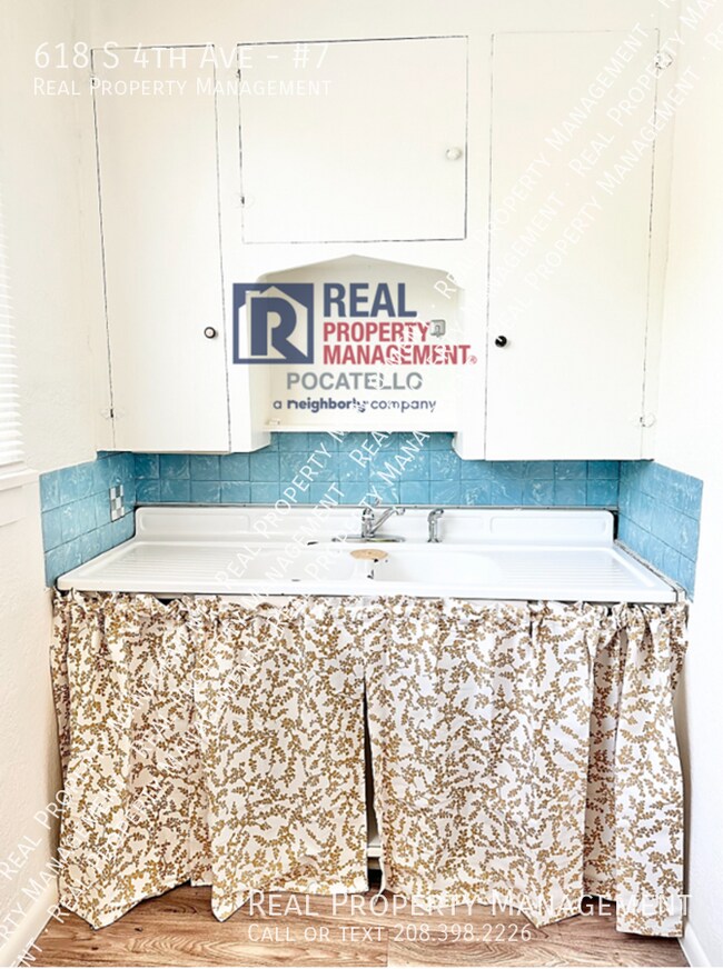 Building Photo - 618 S 4th Ave