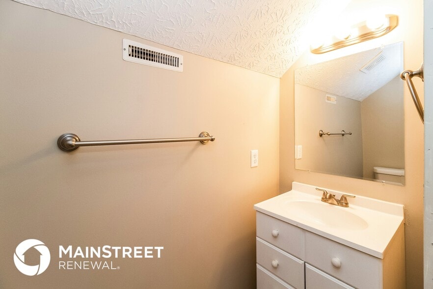 Building Photo - 5080 Dimson Dr N