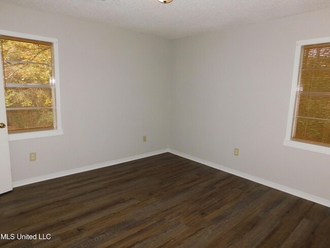 Building Photo - 285 Maidelle Cove