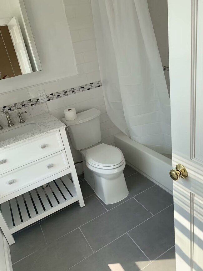 Building Photo - 51 Beacon St