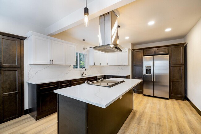 Building Photo - 6389 N Commercial Ave