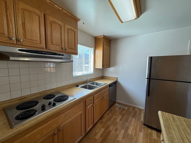 Building Photo - Single level 4 bedroom, 2  bath home – mov...