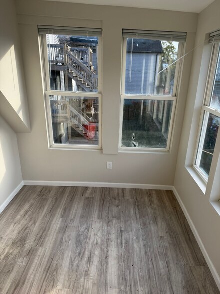 Building Photo - 1726 N Artesian Ave