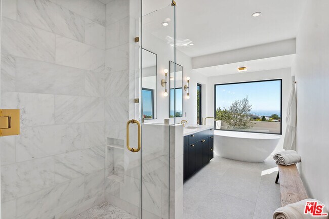 Building Photo - 3616 Shoreheights Dr