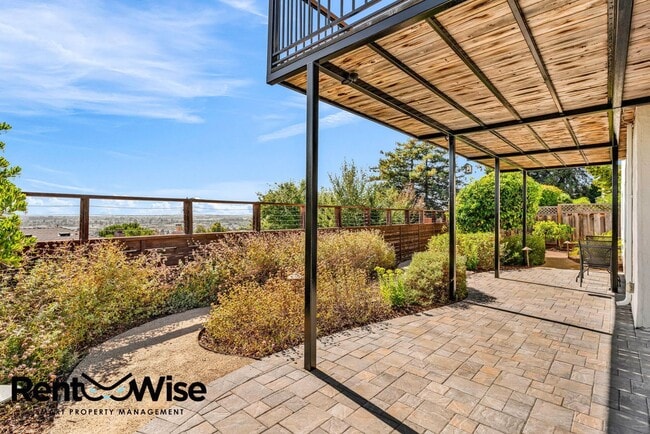 Building Photo - 16093 Selborne Dr