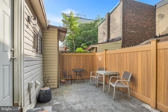 Building Photo - 2734 Edgemont St