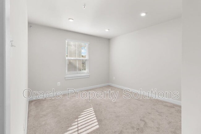 Building Photo - 2305 Wadlow Ln