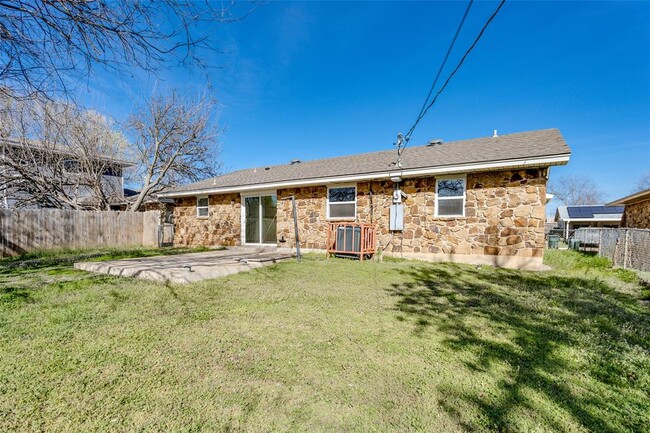 Building Photo - 645 Lloyd Ave