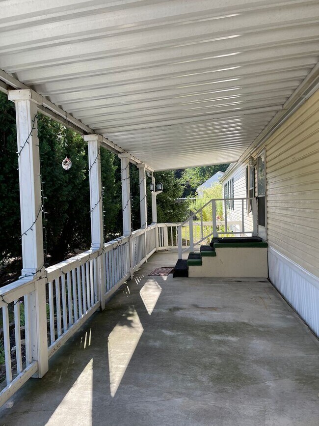 Building Photo - 3 bedroom home Fayetville PA!