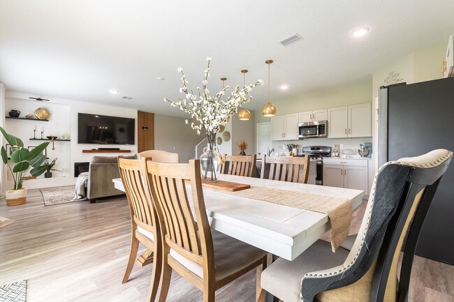 Building Photo - Stunning, Pet-Friendly, 4 Double bedroom, 2.5 Bathroom Home in Crosswind Point, Parrish