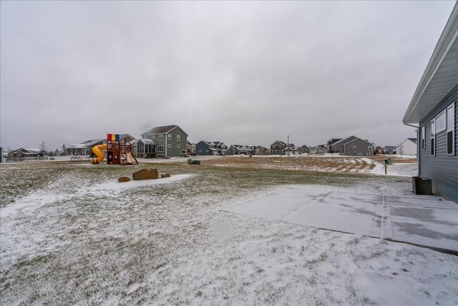 Building Photo - 525 Dragon Willow Ln