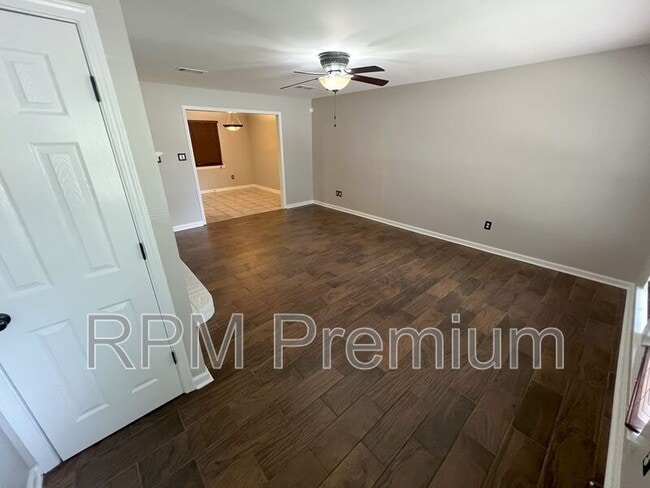 Building Photo - 522 Fawn Lake Dr